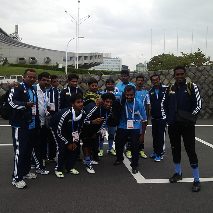 Team india posing to at tokyo