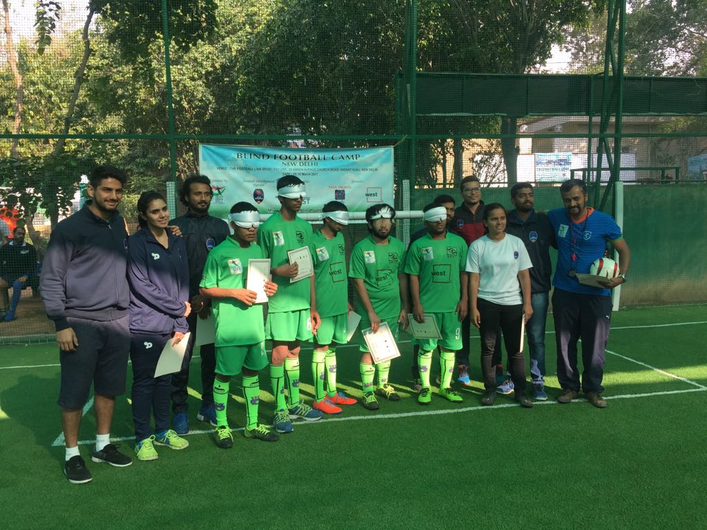 Players with their certificates